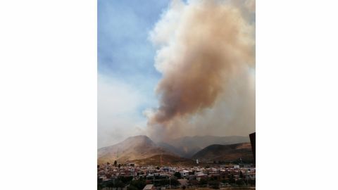 Tijuana en llamas tras los vientos ''Santaneros'' y vecinos agreden a bomberos