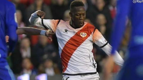 Golazo de peruano Advíncula le da victoria al Rayo sobre Albacete en vuelta del