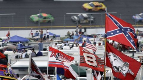 Tras prohibir bandera, inicia labor más difícil para NASCAR
