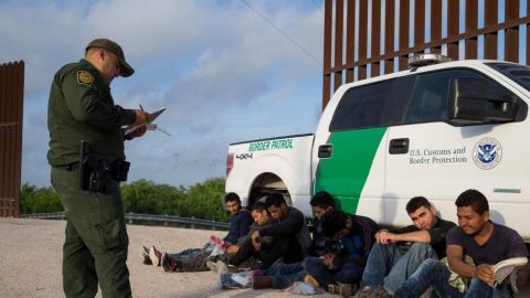Más de 23.000 personas detenidas o devueltas en la frontera sur de EE.UU.