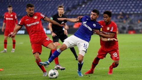 Autogol de Miranda mete al Leverkusen en zona 'Champions'