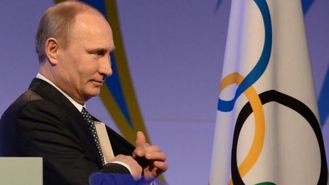Tres atletas rusos piden ayuda a Vladimir Putin