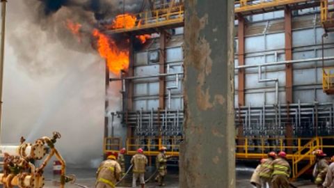 VIDEO: Por sismo, refinería en Salina Cruz se incendia; suspende operación