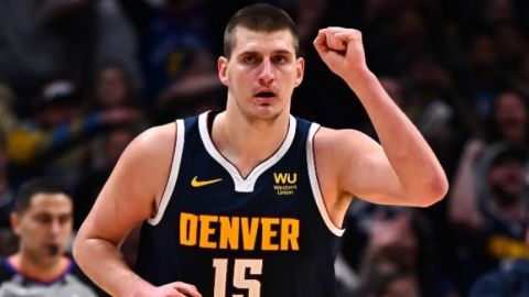 Nikola Jokic da positivo en Covid-19 tras reunirse con Djokovic