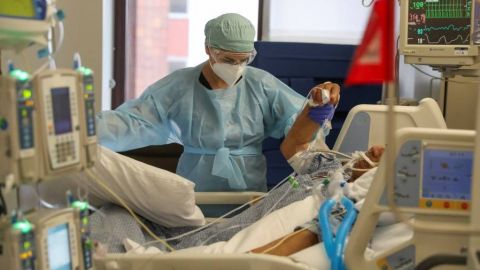 Hospitalizaciones aumentan en California ante alza de casos de COVID-19