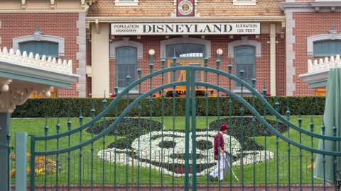 Disneyland no reabrirá tras repunte de casos de coronavirus en California