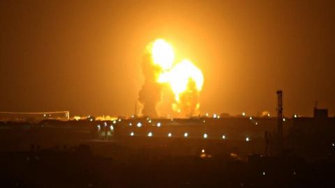 Israel ataca posiciones militares en Gaza en respuesta a dos cohetes
