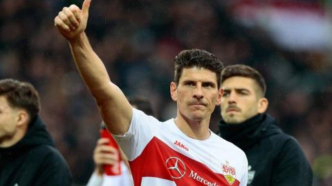 Mario Gómez se retira tras ayudar al Stuttgart al ascenso