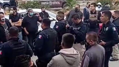 Policías estatales y ministeriales reprimen protesta de choferes de Uber