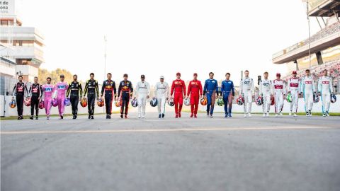 Pilotos de F1 evalúan arrodillarse en inicio de temporada