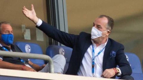 Presidente de Schalke renuncia tras mala racha y virus