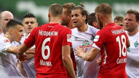 El Werder Bremen prolonga su calvario y se jugará la permanencia en la vuelta