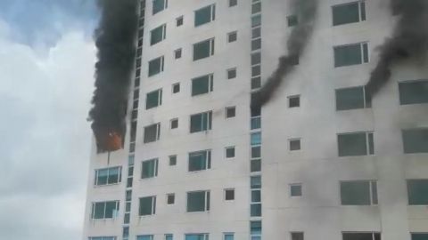 🎥 #ULTIMAHORA | Impactante incendio de un edificio en Boca del Río, Veracruz
