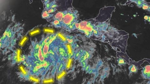 Tormenta tropical Cristina cobra fuerza mientras se aleja de costas mexicanas