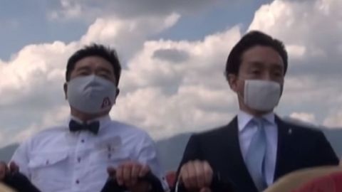 VIDEO: Parques temáticos de Japón piden no gritar en juegos mecánicos