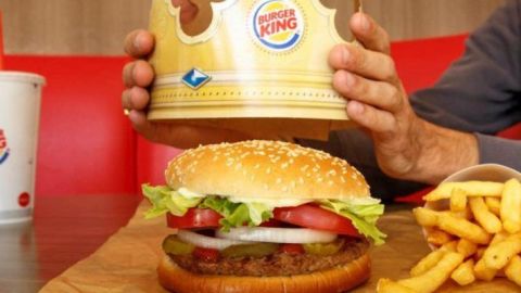 Burger King desata olas de momazos tras preguntar ¿a quién le gusta la hierba?