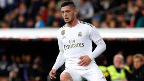 Jovic vuelve a entrenar, tras estar aislado por prevención ante COVID-19