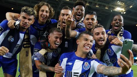 Porto y "Tecatito" Corona, campeones en Portugal