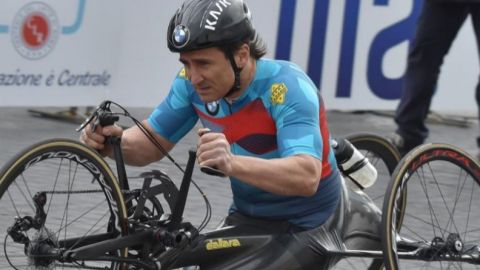 Los doctores empiezan a reducir la sedación de Alex Zanardi