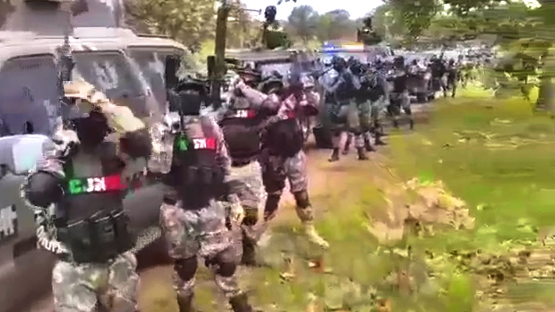 ⚠ VIDEO: ``Pura gente del Mencho´´, grita enorme ejército del CJNG