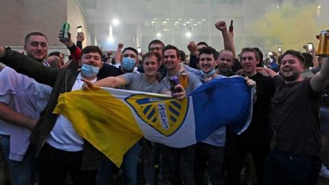 Leeds logra también el título de la segunda división