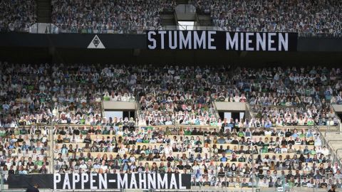 Alemania "vislumbra" el regreso al fútbol con público bajo restricciones