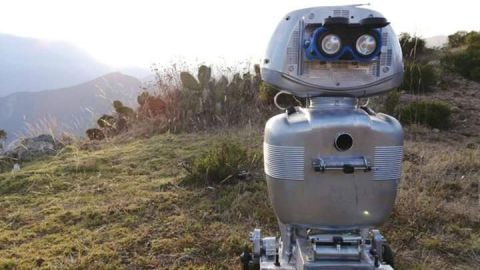 VIDEO: Kipi, la robot 🤖 hecha con chatarra que educa a niños de Perú