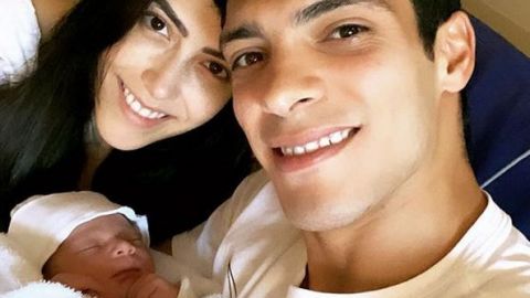 Raúl Jiménez anuncia el nacimiento de su hija, Arya