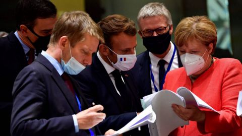 Los líderes de la UE pactan el fondo poscovid en una cumbre para la Historia