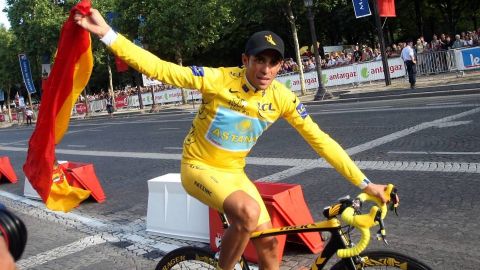 Contador se rompe una costilla tras sufrir “un duro golpe en casa”