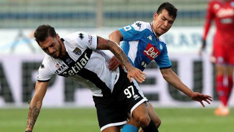 Lozano regresa al once titular, pero su Nápoles cae en Parma