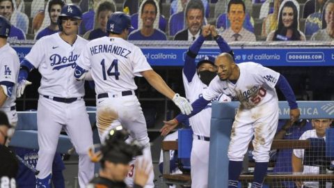 Hernández produce 5; Dodgers abren campaña con triunfo