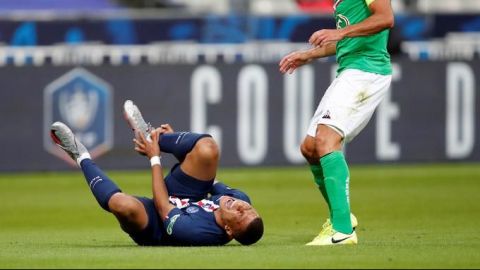 Mbappé sufre lesión de tobillo en final de la Copa de Francia