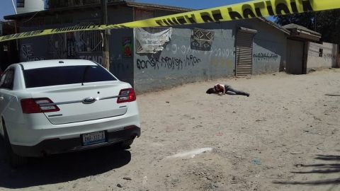 Fuerte movimiento policíaco por asesinato de hombre en La Gloria