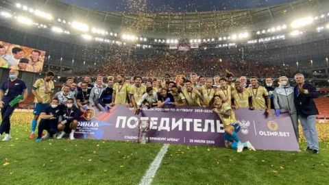 Zenit gana la Copa de Rusia y… su capitán rompe el trofeo