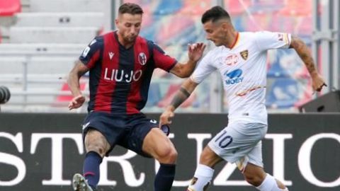 El Bolonia, con un gol de Palacio, deja al Lecce al borde del descenso