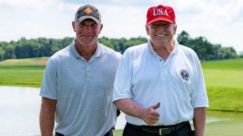 Brett Favre se reúne con Donald Trump para jugar golf