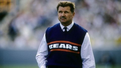 NFL: Mike Ditka, "Quienes se arrodillen en el himno deben salir de EU"