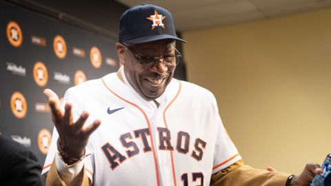 Astros retendrán a Baker como mánager en 2021