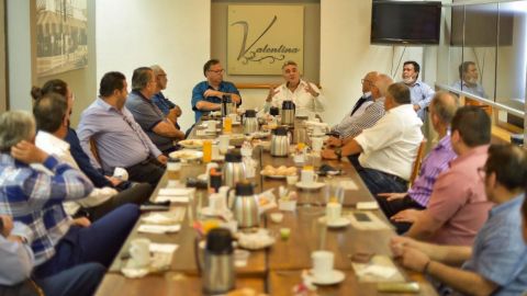 Ruíz Uribe se reúne con empresarios