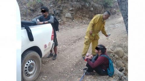 Bomberos rescataron a dos personas extraviadas en el Cerro Coronel.