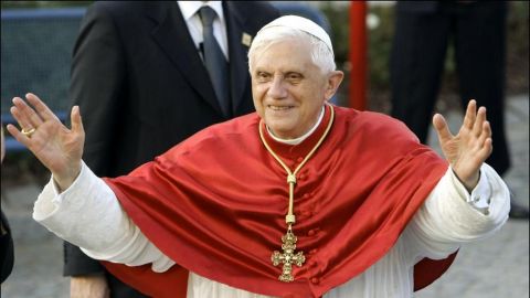 Papa emérito Benedicto XVI está gravemente enfermo, según biógrafo