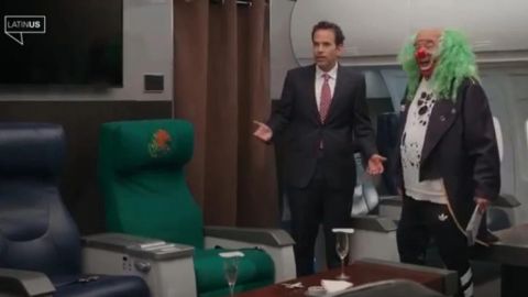 VIDEO: Loret y Brozo bromean y se alburean arriba del "avión presidencial"