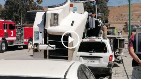 VIDEO: Grúa aplasta dos autos en el Florido