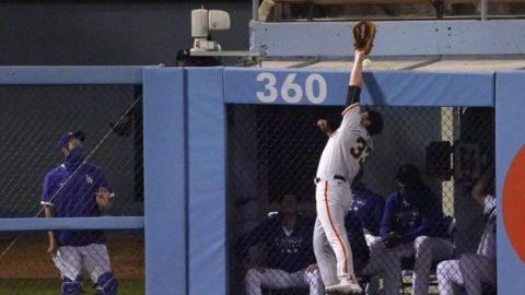 Dodgers barren a Samardzija, Gigantes con jonrones