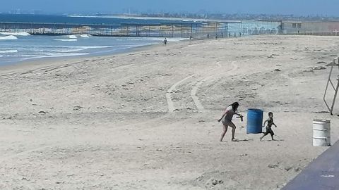 Ciudadanos rompen las reglas e ingresan a playas de Tijuana