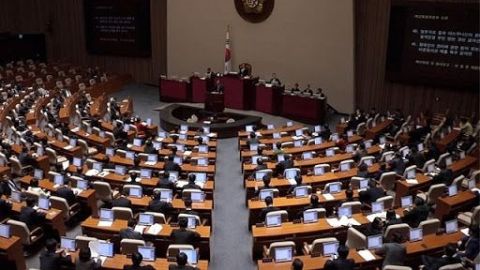 Corea del Sur: Critican a diputada que usó un vestido corto en el Parlamento