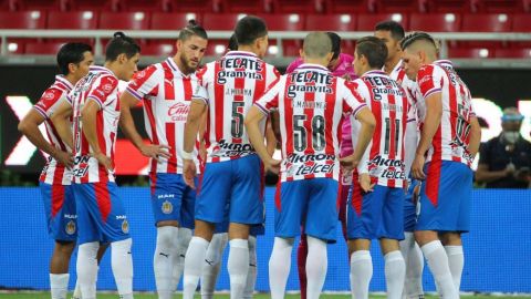 Luis Fernando Tena preocupado por el paso de Chivas