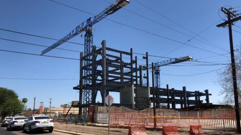 Torre es construida sin permisos municipales