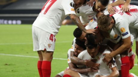 El Sevilla elimina al Wolverhampton del mexicano Raúl Jiménez